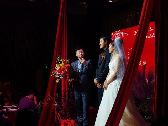 伟德体育APP-张奔斗：一份来自张之臻婚礼的现场报道